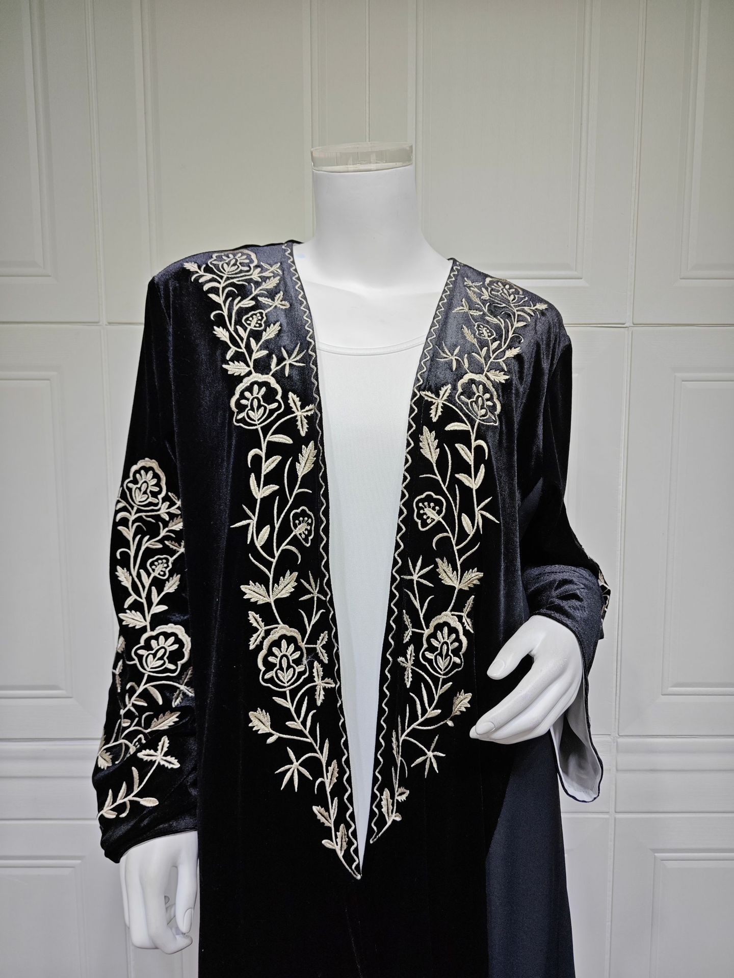 Бархатная абайя-кафтан из Дуба – обзор и цена Embroidery Kebaya